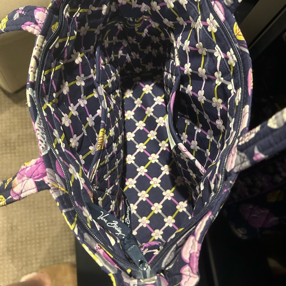 Vera Bradley “Retired” Floral Nightingale Tote - Picture 6 of 12